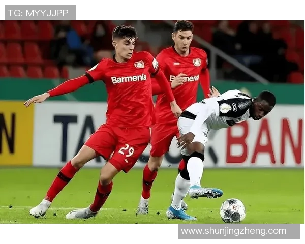 武汉足球队在大师赛中的实力展现与战术分析解析