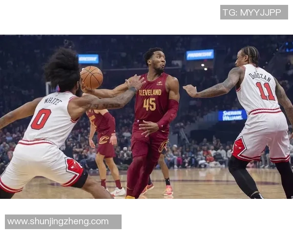 猛龙队苦战三场，终获胜利晋级——篮球场上的激情与奋斗